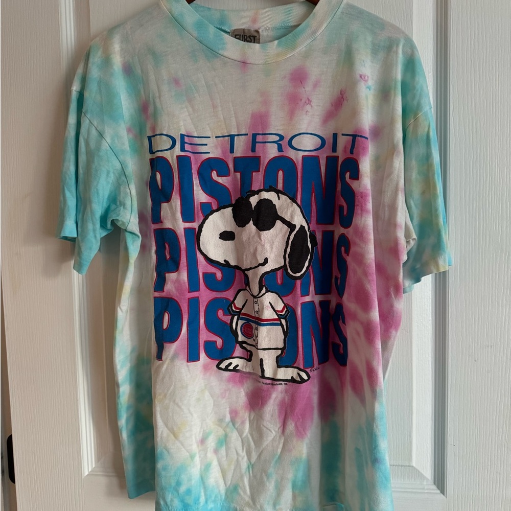 Detroit Pistons Vintage Tie-Dye Snoopy T-Shirt